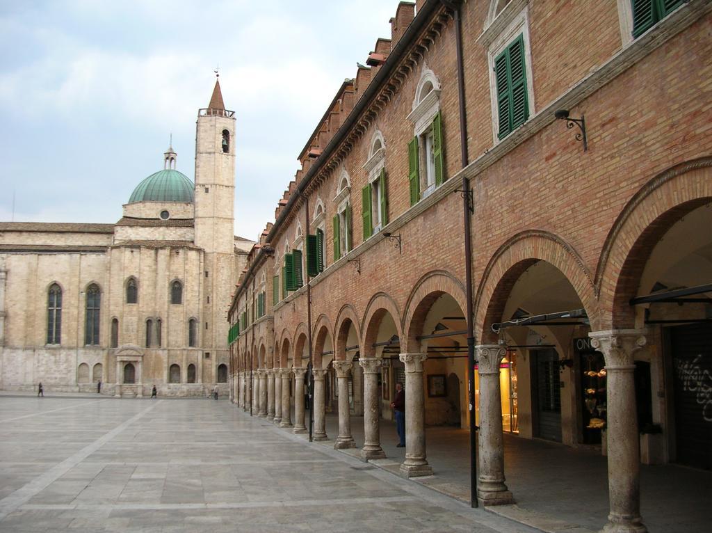 Апартаменти Dietro Piazza Асколі-Пічено Екстер'єр фото